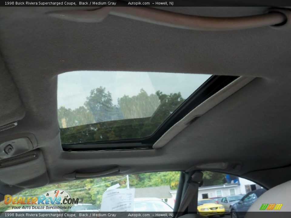 1998 Buick Riviera Supercharged Coupe Black / Medium Gray Photo #16