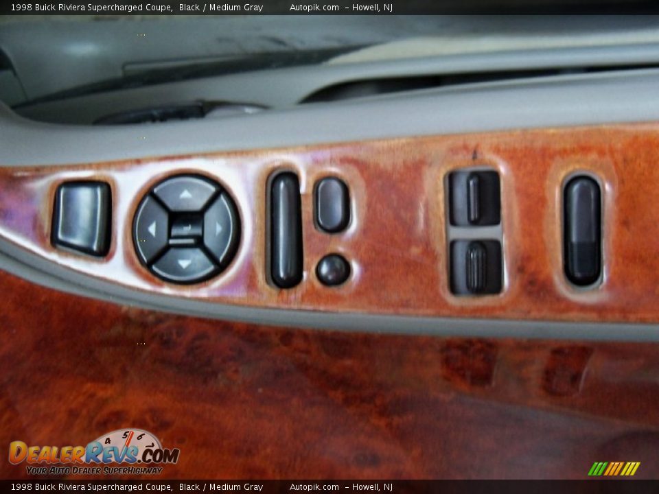 1998 Buick Riviera Supercharged Coupe Black / Medium Gray Photo #17