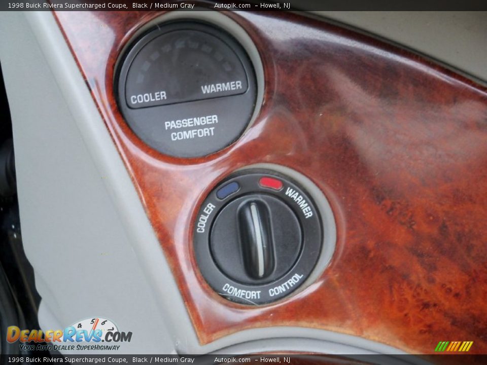 1998 Buick Riviera Supercharged Coupe Black / Medium Gray Photo #18