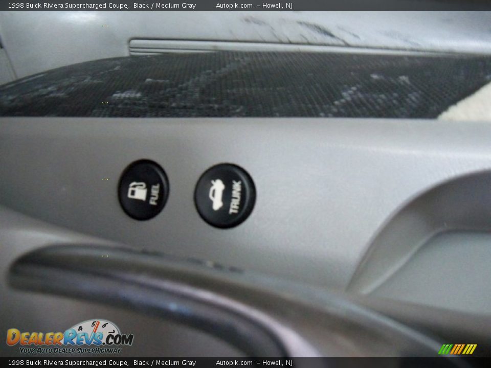 1998 Buick Riviera Supercharged Coupe Black / Medium Gray Photo #19