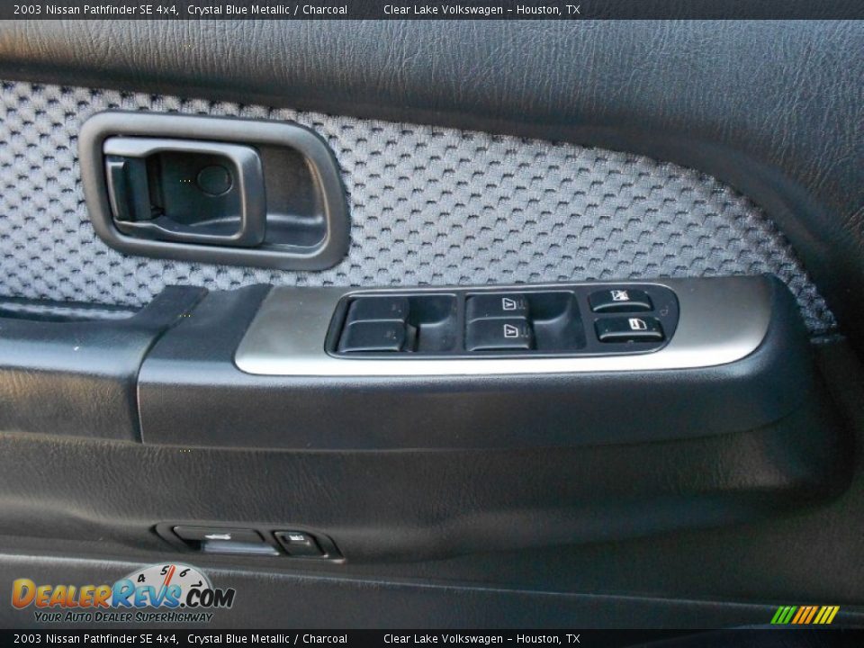 2003 Nissan Pathfinder SE 4x4 Crystal Blue Metallic / Charcoal Photo #25