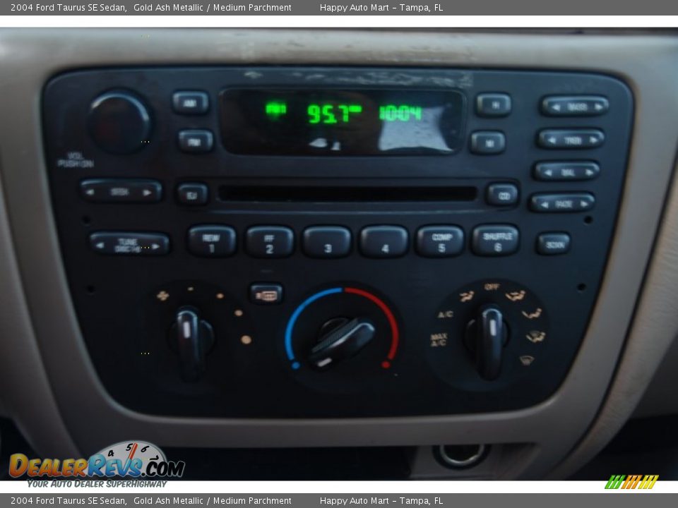 2004 Ford Taurus SE Sedan Gold Ash Metallic / Medium Parchment Photo #10