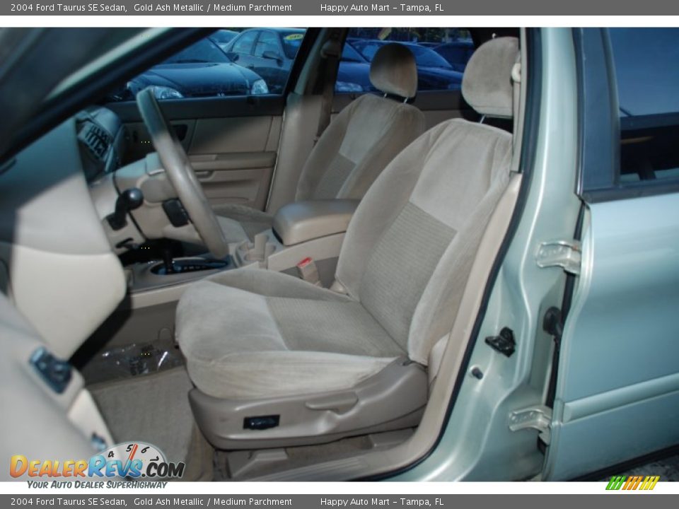 2004 Ford Taurus SE Sedan Gold Ash Metallic / Medium Parchment Photo #18