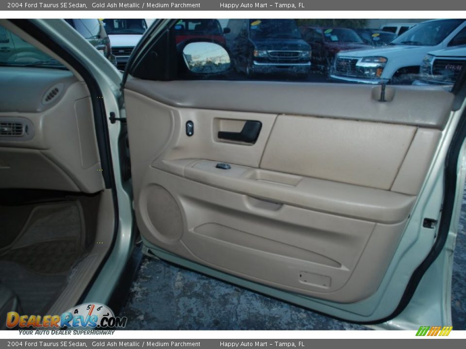 2004 Ford Taurus SE Sedan Gold Ash Metallic / Medium Parchment Photo #20