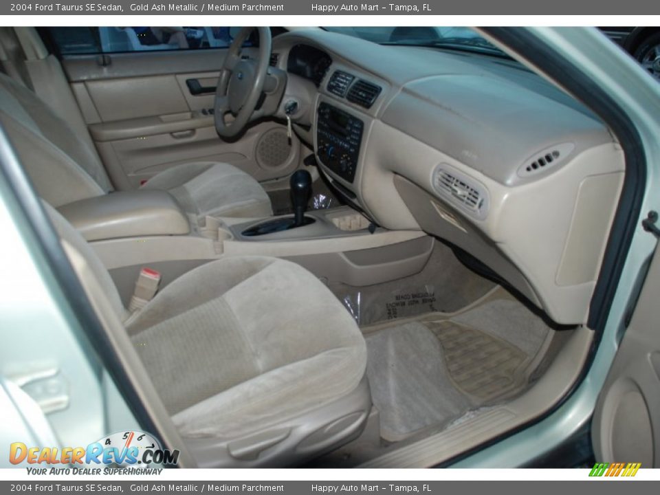 2004 Ford Taurus SE Sedan Gold Ash Metallic / Medium Parchment Photo #21