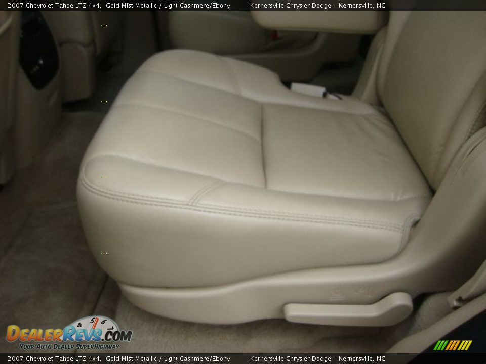 2007 Chevrolet Tahoe LTZ 4x4 Gold Mist Metallic / Light Cashmere/Ebony Photo #12