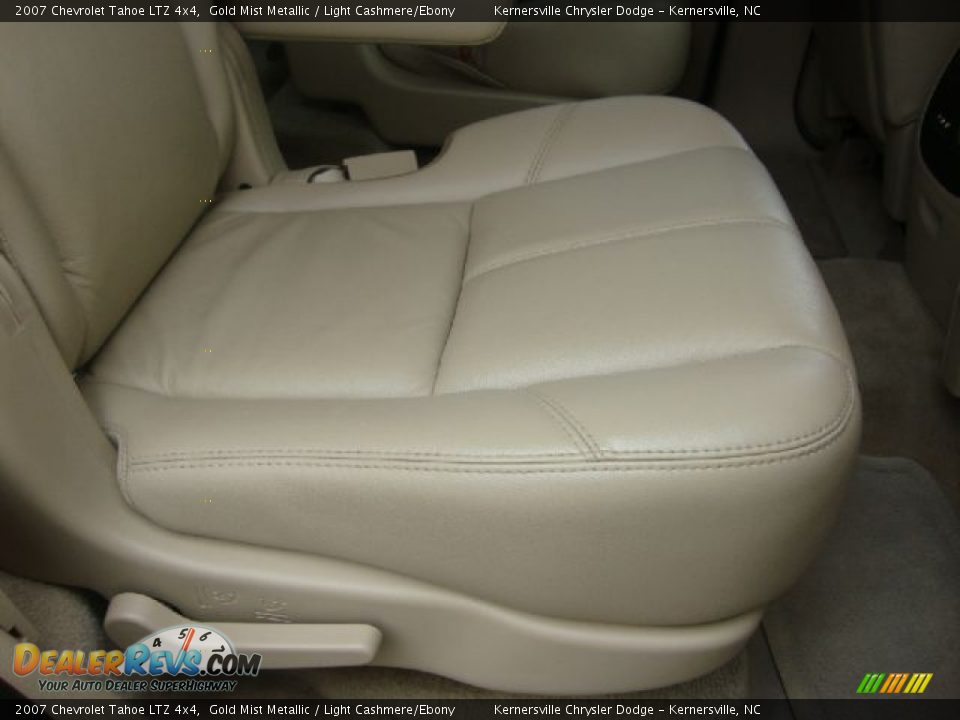 2007 Chevrolet Tahoe LTZ 4x4 Gold Mist Metallic / Light Cashmere/Ebony Photo #19