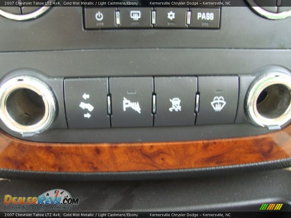 2007 Chevrolet Tahoe LTZ 4x4 Gold Mist Metallic / Light Cashmere/Ebony Photo #28