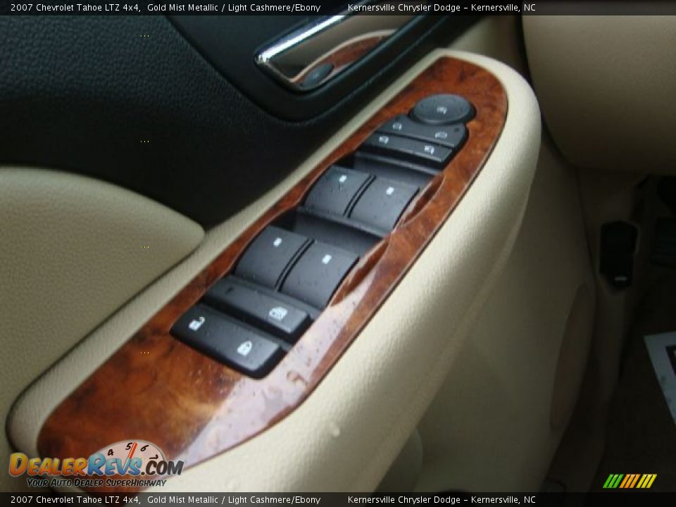 2007 Chevrolet Tahoe LTZ 4x4 Gold Mist Metallic / Light Cashmere/Ebony Photo #32