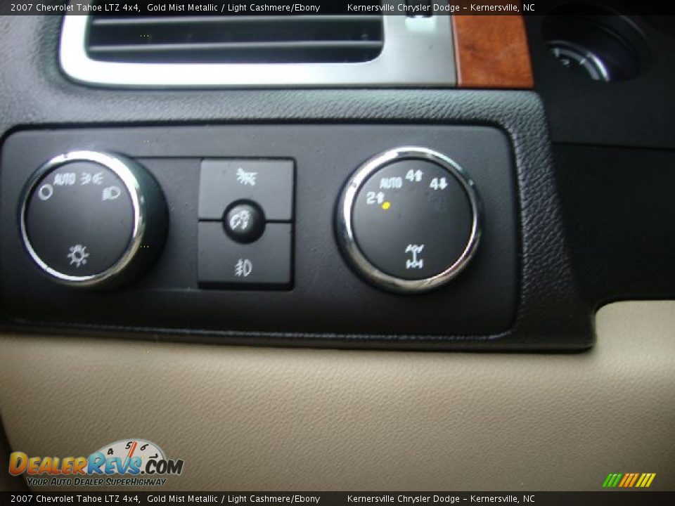 2007 Chevrolet Tahoe LTZ 4x4 Gold Mist Metallic / Light Cashmere/Ebony Photo #33