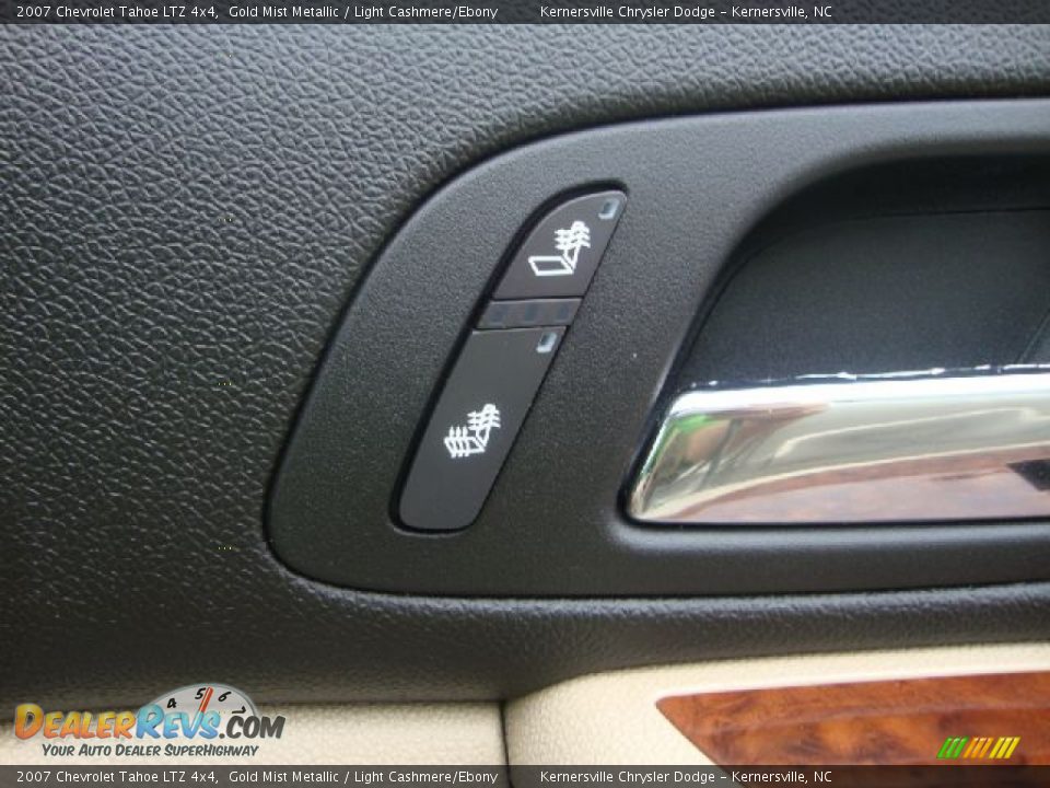 2007 Chevrolet Tahoe LTZ 4x4 Gold Mist Metallic / Light Cashmere/Ebony Photo #34