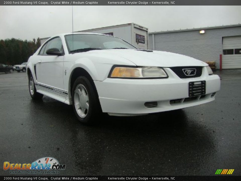 2000 Ford Mustang V6 Coupe Crystal White / Medium Graphite Photo #7