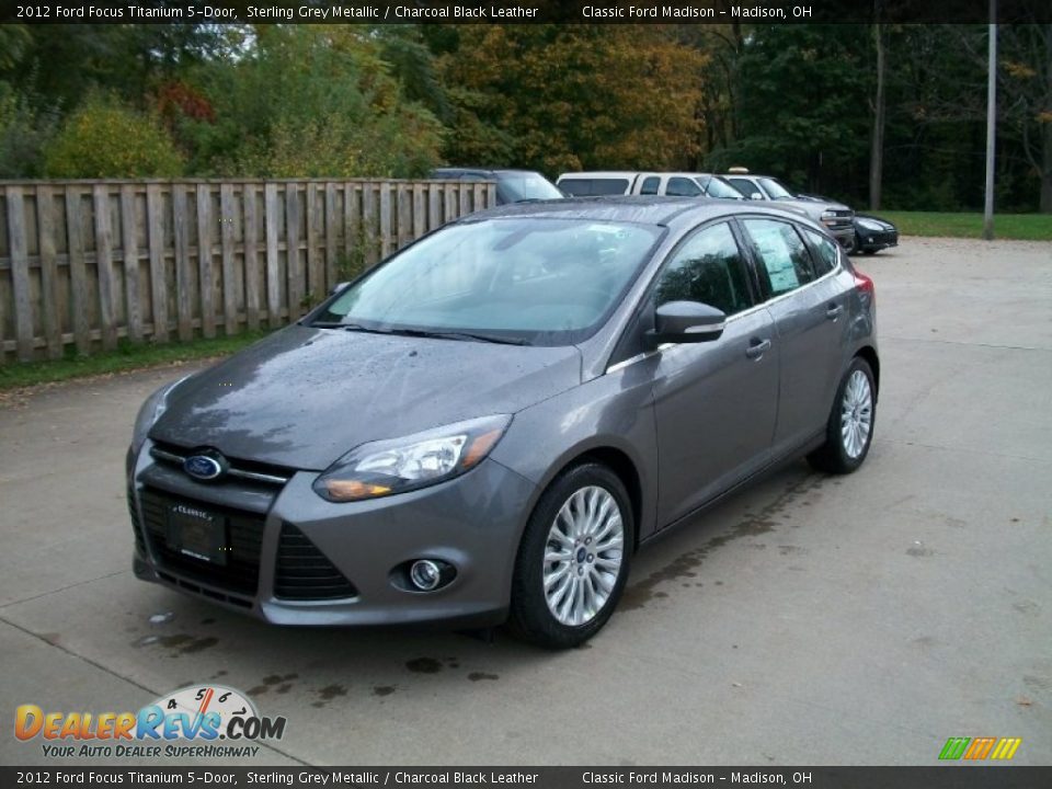 Front 3/4 View of 2012 Ford Focus Titanium 5-Door Photo #1