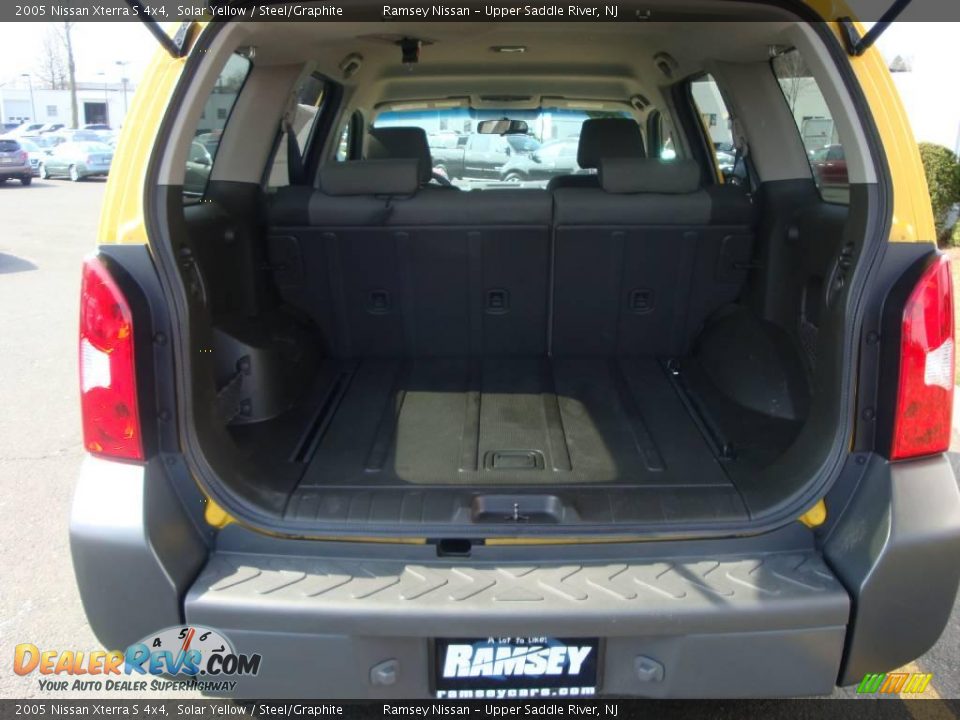 2005 Nissan Xterra S 4x4 Solar Yellow / Steel/Graphite Photo #14