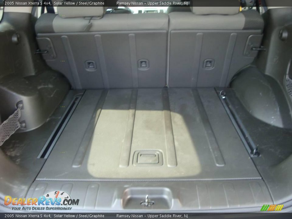 2005 Nissan Xterra S 4x4 Solar Yellow / Steel/Graphite Photo #15