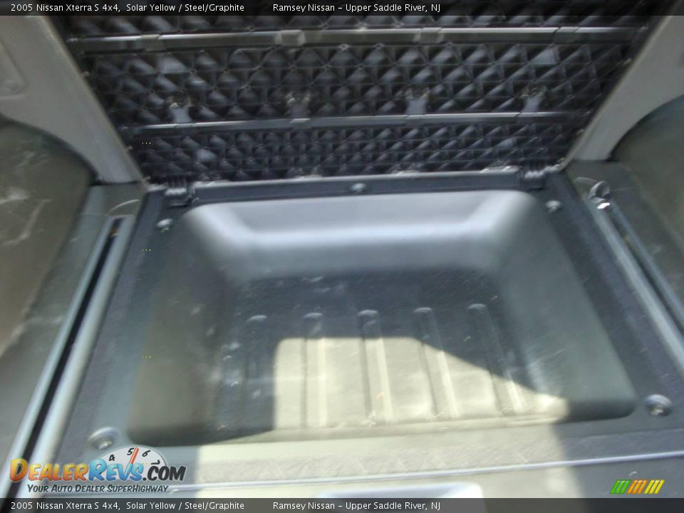 2005 Nissan Xterra S 4x4 Solar Yellow / Steel/Graphite Photo #16