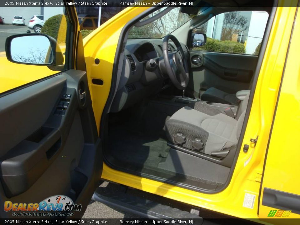 2005 Nissan Xterra S 4x4 Solar Yellow / Steel/Graphite Photo #17