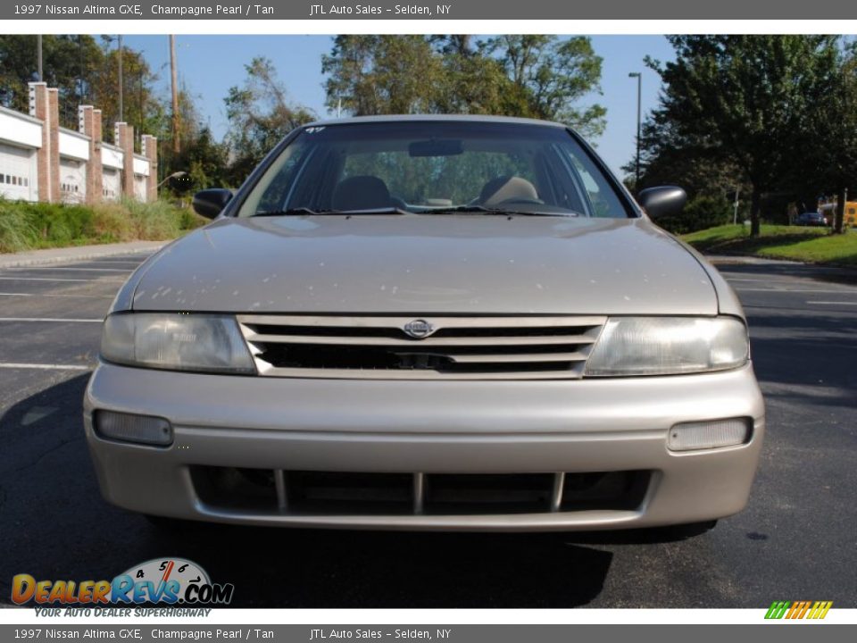 1997 Nissan Altima GXE Champagne Pearl / Tan Photo #2