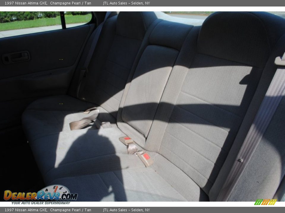 1997 Nissan Altima GXE Champagne Pearl / Tan Photo #15