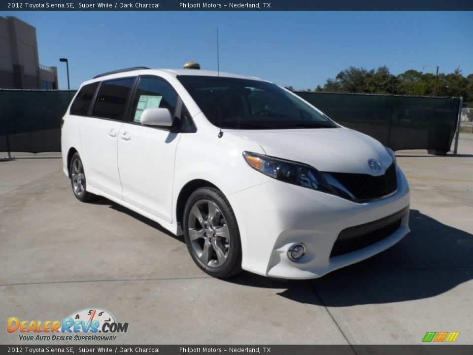 2012 Toyota Sienna SE Super White / Dark Charcoal Photo #1