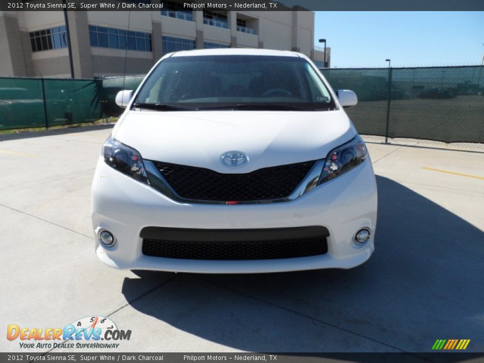 2012 Toyota Sienna SE Super White / Dark Charcoal Photo #8