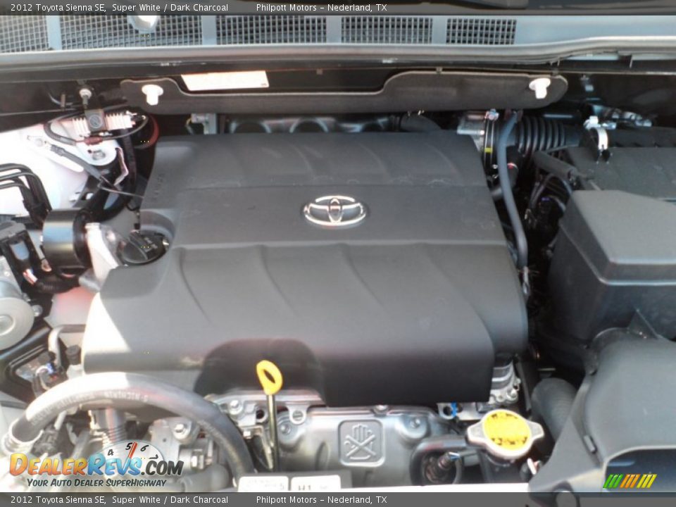 2012 Toyota Sienna SE Super White / Dark Charcoal Photo #17