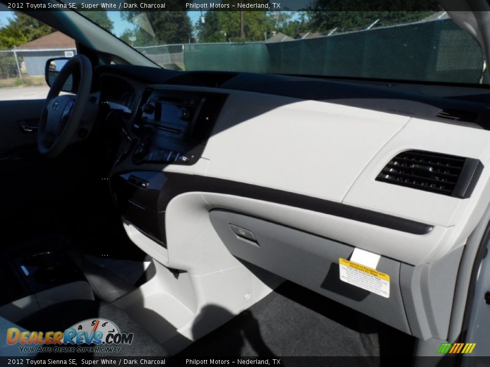 2012 Toyota Sienna SE Super White / Dark Charcoal Photo #18