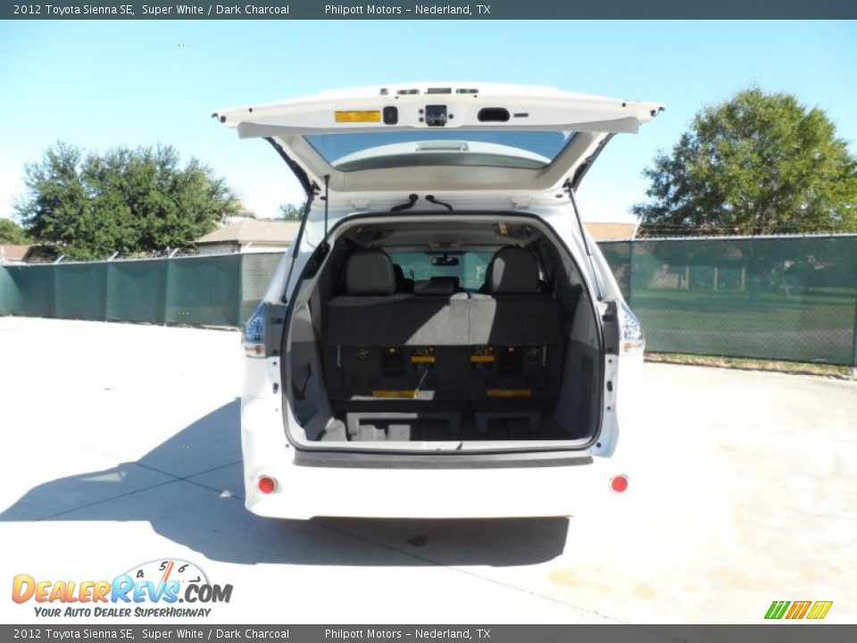 2012 Toyota Sienna SE Super White / Dark Charcoal Photo #19