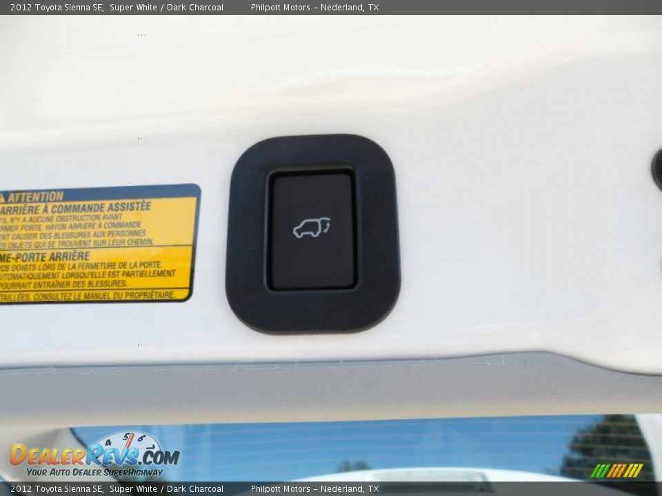 2012 Toyota Sienna SE Super White / Dark Charcoal Photo #20
