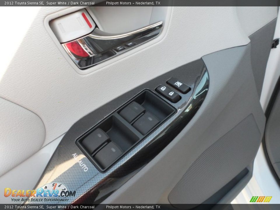 2012 Toyota Sienna SE Super White / Dark Charcoal Photo #25