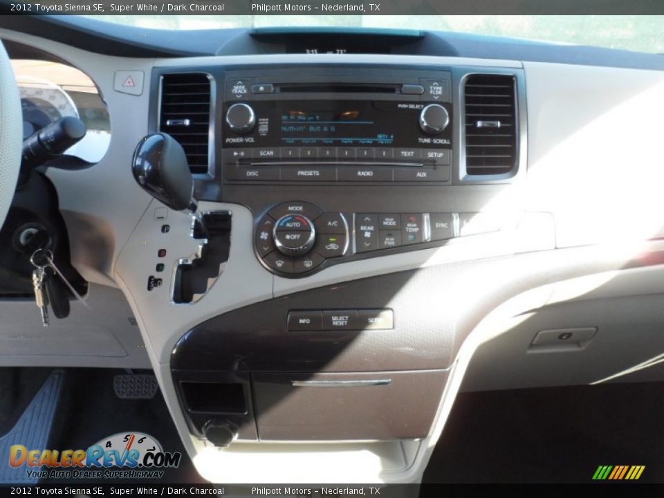 2012 Toyota Sienna SE Super White / Dark Charcoal Photo #29
