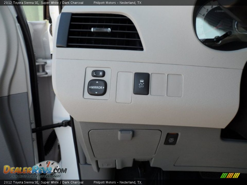 Controls of 2012 Toyota Sienna SE Photo #36