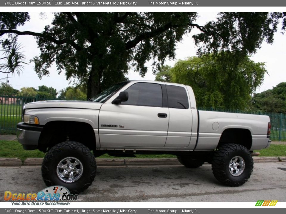Bright Silver Metallic 2001 Dodge Ram 1500 SLT Club Cab 4x4 Photo #2