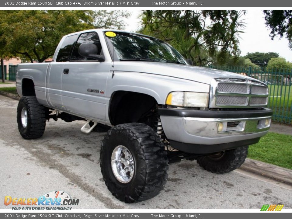 Front 3/4 View of 2001 Dodge Ram 1500 SLT Club Cab 4x4 Photo #15