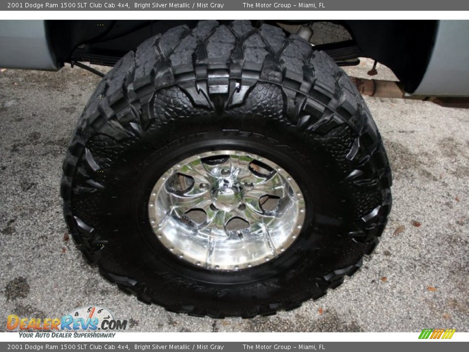 2001 Dodge Ram 1500 SLT Club Cab 4x4 Bright Silver Metallic / Mist Gray Photo #24