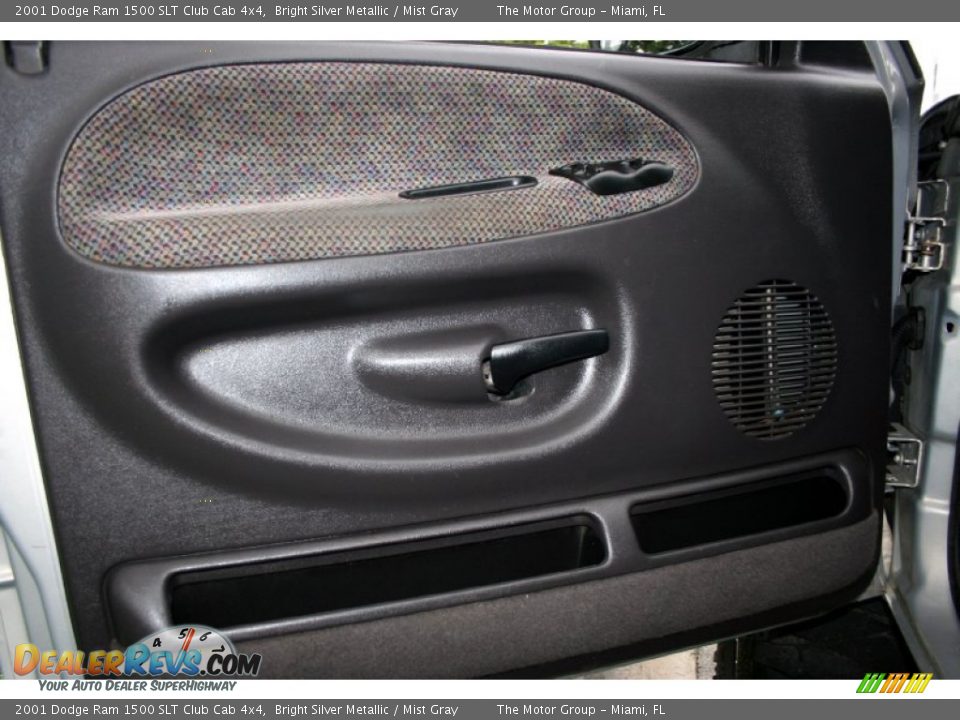 2001 Dodge Ram 1500 SLT Club Cab 4x4 Bright Silver Metallic / Mist Gray Photo #29