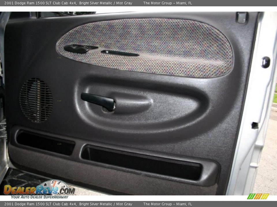 2001 Dodge Ram 1500 SLT Club Cab 4x4 Bright Silver Metallic / Mist Gray Photo #30