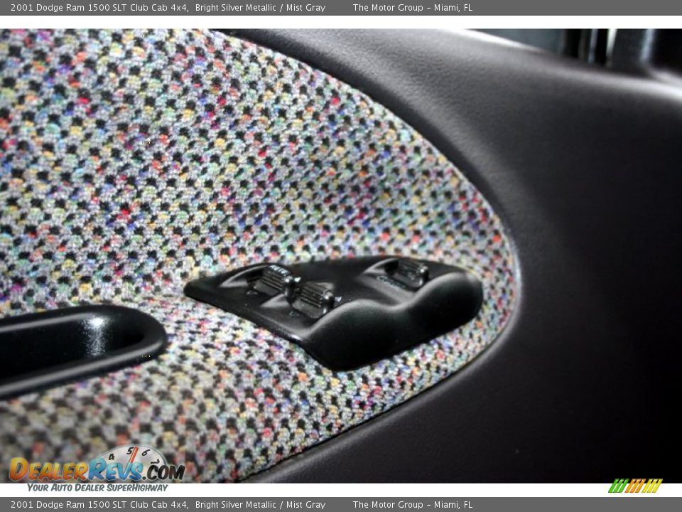2001 Dodge Ram 1500 SLT Club Cab 4x4 Bright Silver Metallic / Mist Gray Photo #31