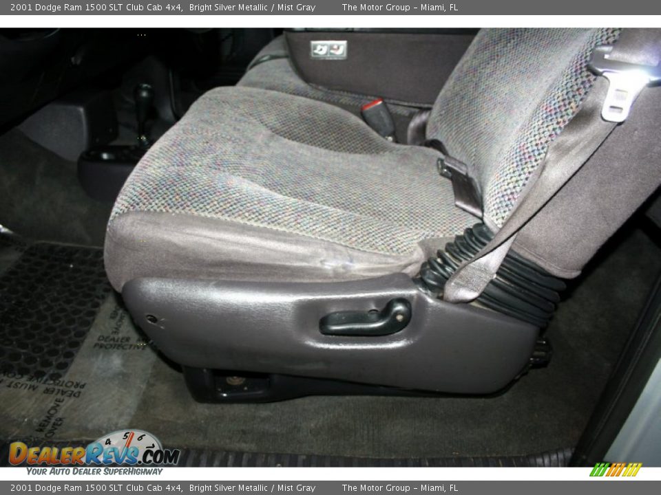 2001 Dodge Ram 1500 SLT Club Cab 4x4 Bright Silver Metallic / Mist Gray Photo #35