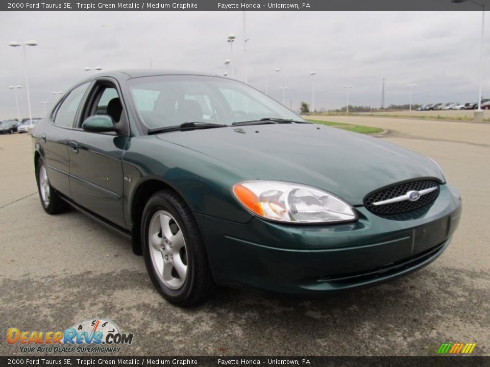Front 3/4 View of 2000 Ford Taurus SE Photo #5