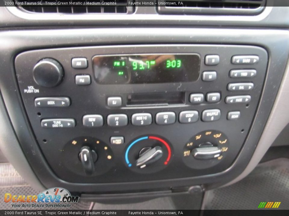 Audio System of 2000 Ford Taurus SE Photo #11