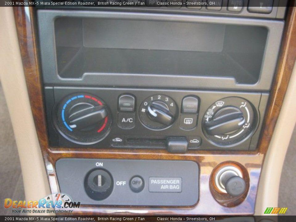 Controls of 2001 Mazda MX-5 Miata Special Edition Roadster Photo #22