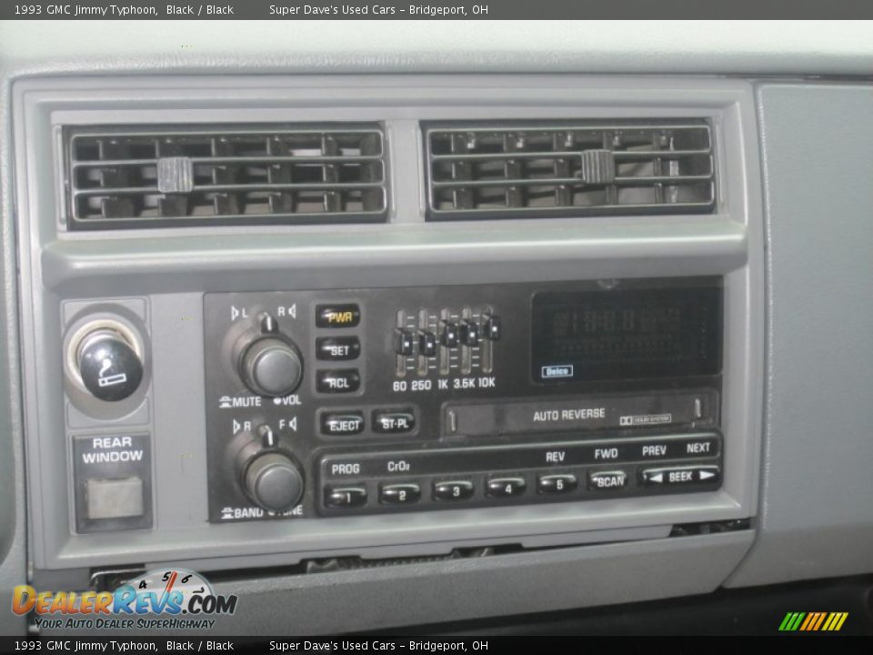 Audio System of 1993 GMC Jimmy Typhoon Photo #20
