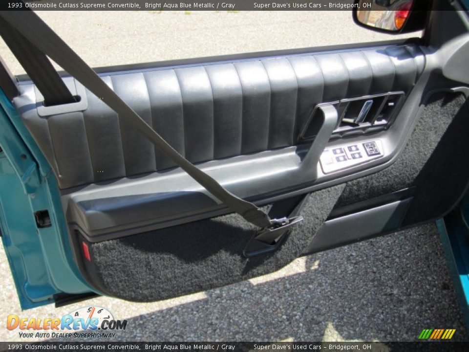 Door Panel of 1993 Oldsmobile Cutlass Supreme Convertible Photo #16