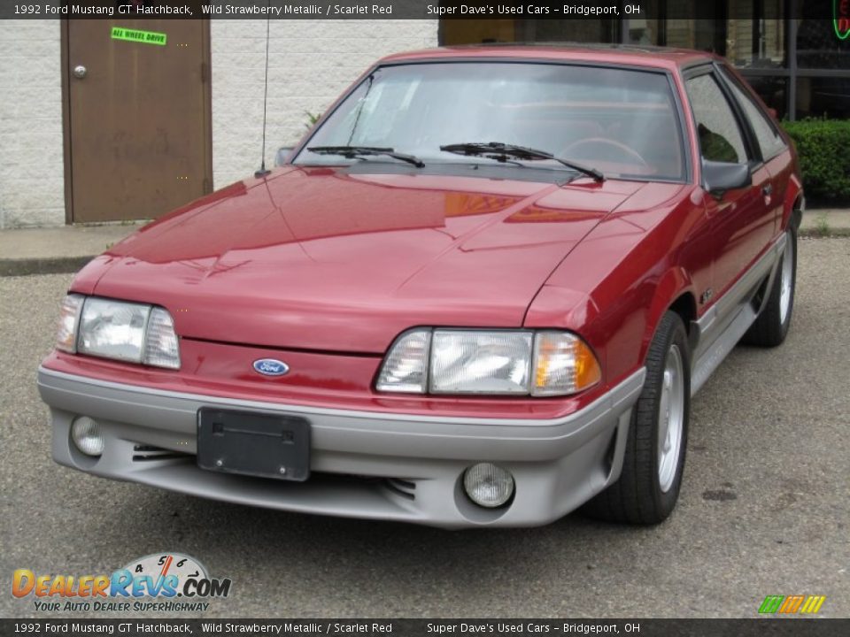 Front 3/4 View of 1992 Ford Mustang GT Hatchback Photo #3