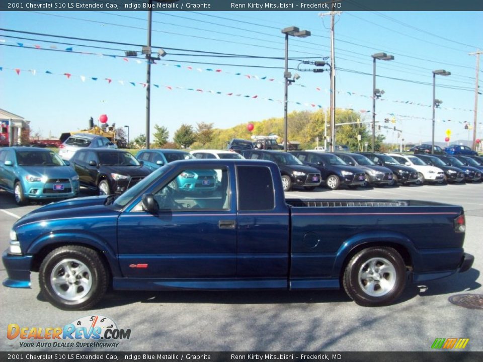 2001 Chevrolet S10 LS Extended Cab Indigo Blue Metallic / Graphite Photo #2