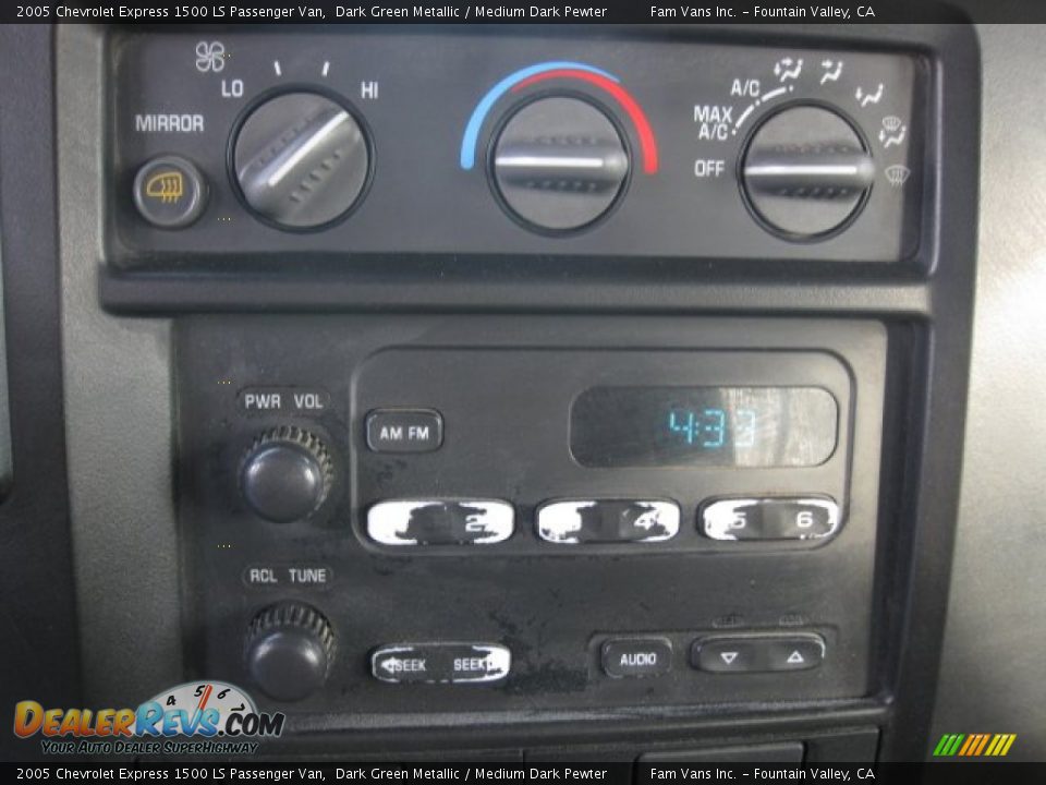 2005 Chevrolet Express 1500 LS Passenger Van Dark Green Metallic / Medium Dark Pewter Photo #9