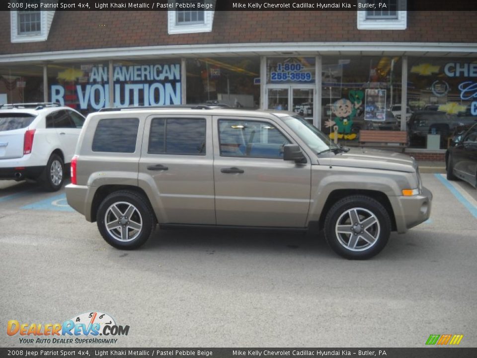 2008 Jeep Patriot Sport 4x4 Light Khaki Metallic / Pastel Pebble Beige Photo #2