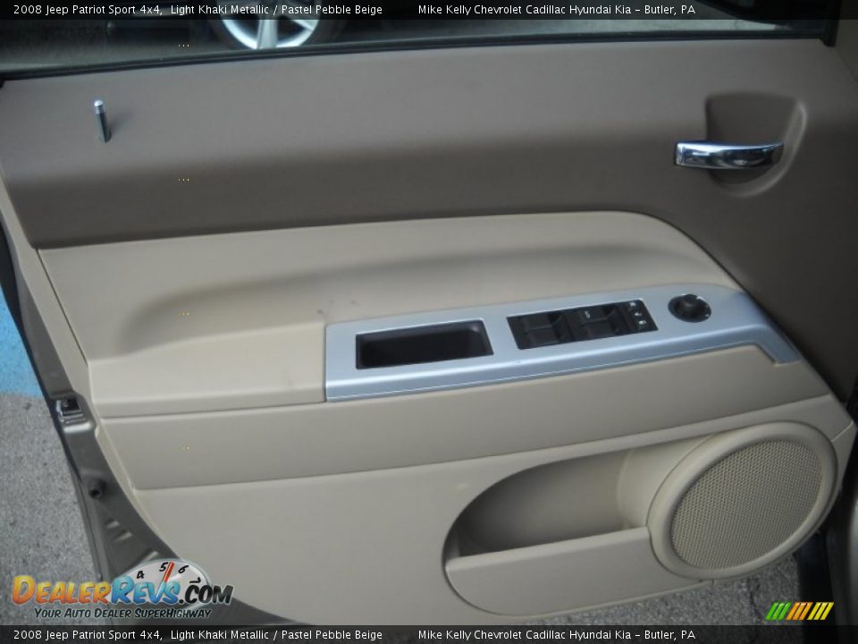 2008 Jeep Patriot Sport 4x4 Light Khaki Metallic / Pastel Pebble Beige Photo #8
