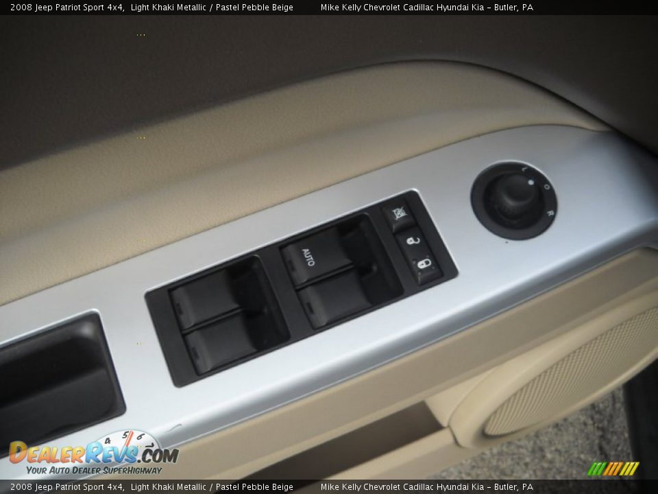 2008 Jeep Patriot Sport 4x4 Light Khaki Metallic / Pastel Pebble Beige Photo #16